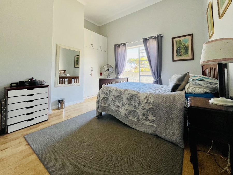 3 Bedroom Property for Sale in Sandbaai Western Cape